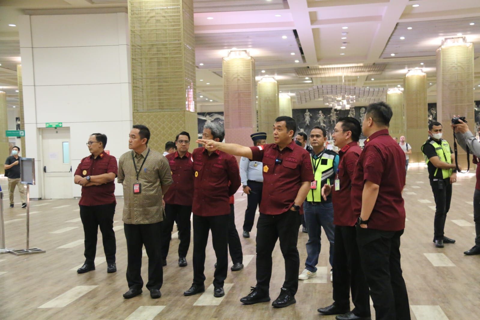 podiumnews.com-Simly Tinjau Autogate Baru Bandara Ngurah Rai